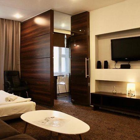 Central Apartment Nemiga Minsk Bagian luar foto